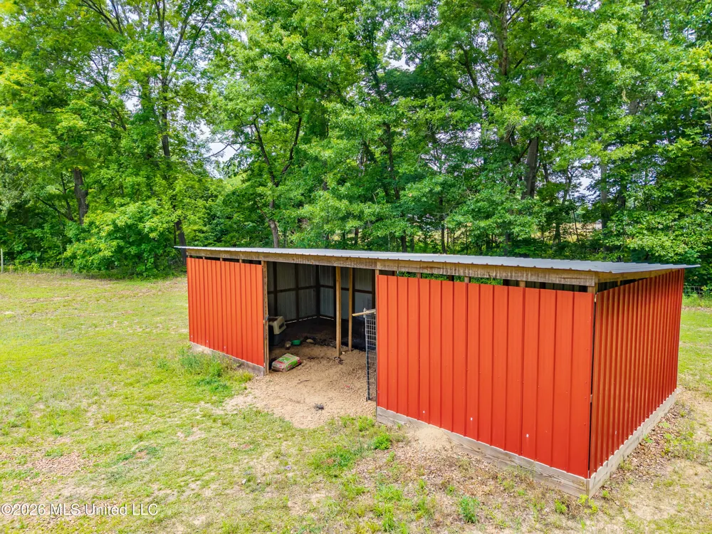 608 County Road 428 Paris, MS 38949