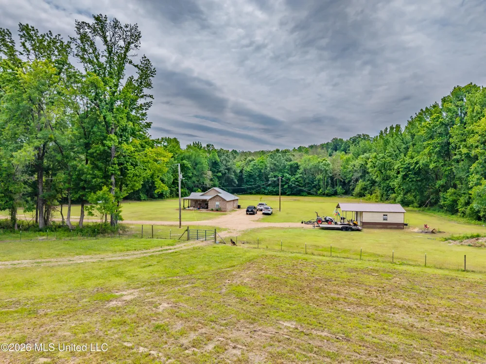 608 County Road 428 Paris, MS 38949