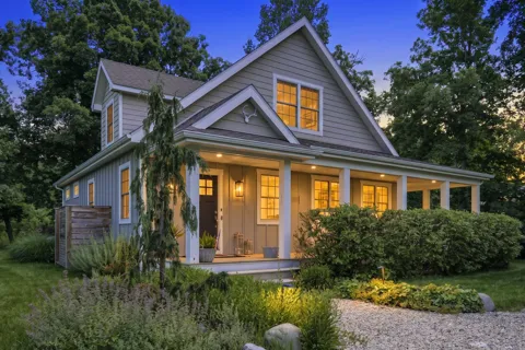 5553 Hidden Pond Lane