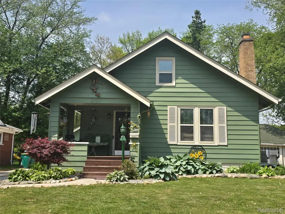 22911 Maple Avenue Farmington City, MI 48336