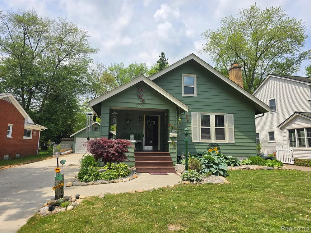 22911 Maple Avenue Farmington City, MI 48336
