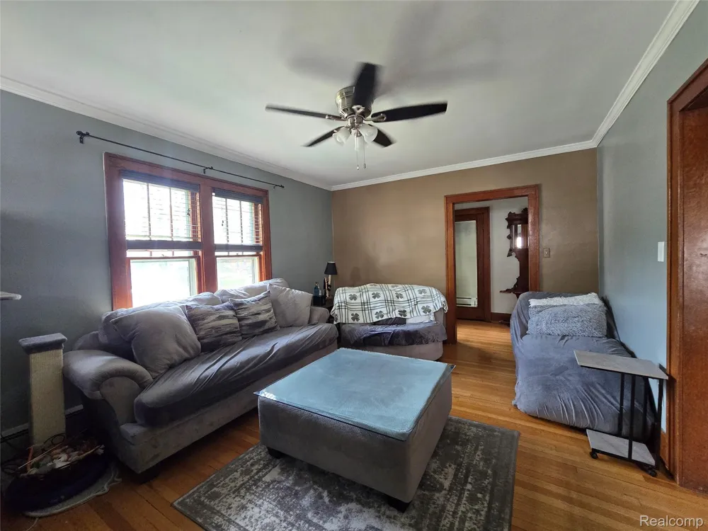 22911 Maple Avenue Farmington City, MI 48336