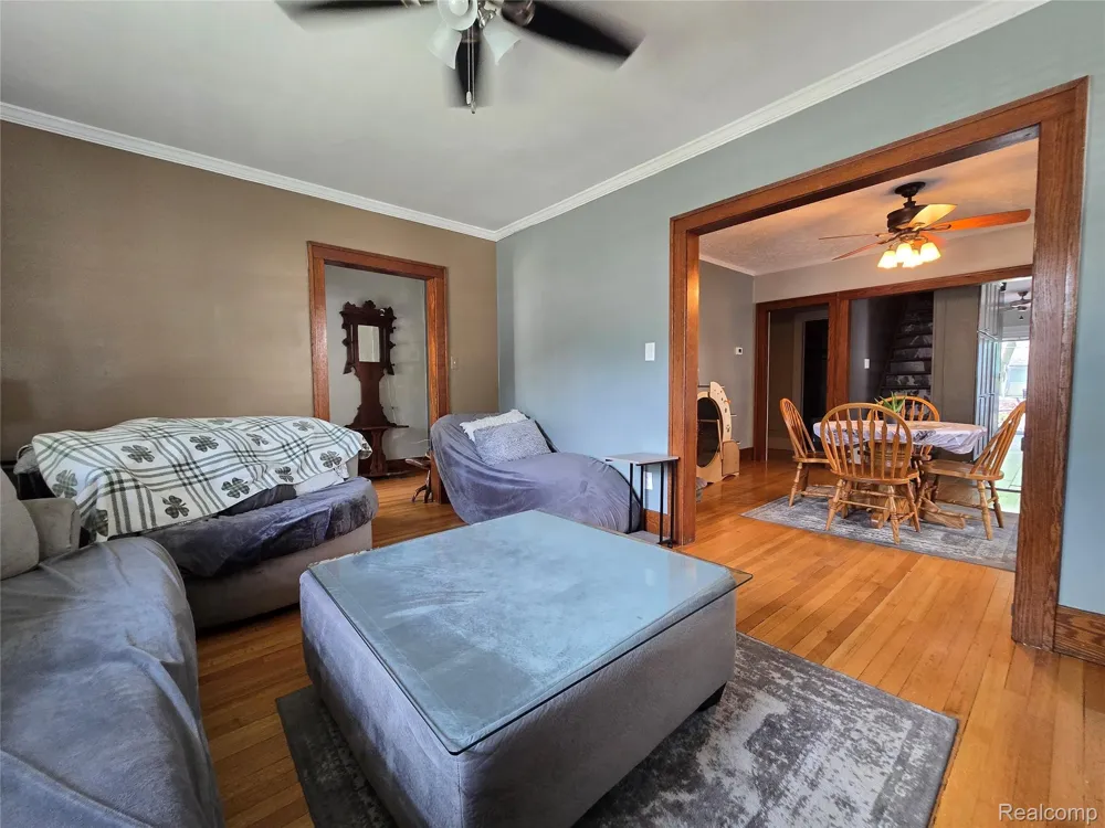 22911 Maple Avenue Farmington City, MI 48336