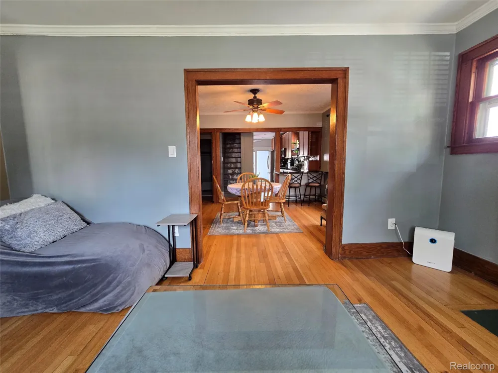 22911 Maple Avenue Farmington City, MI 48336