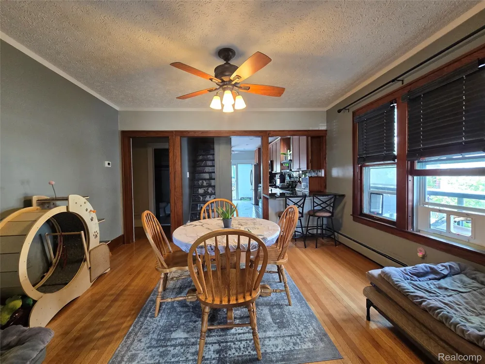22911 Maple Avenue Farmington City, MI 48336