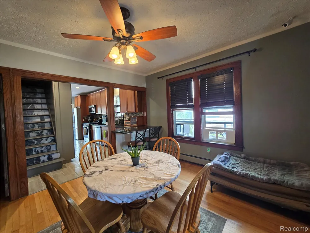22911 Maple Avenue Farmington City, MI 48336