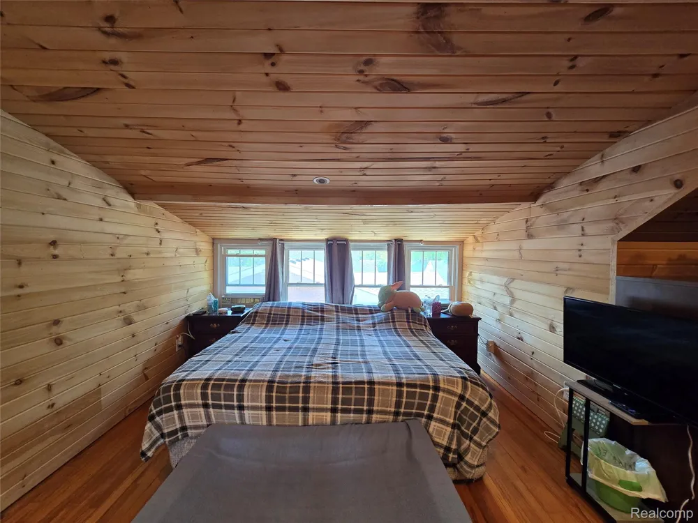 22911 Maple Avenue Farmington City, MI 48336