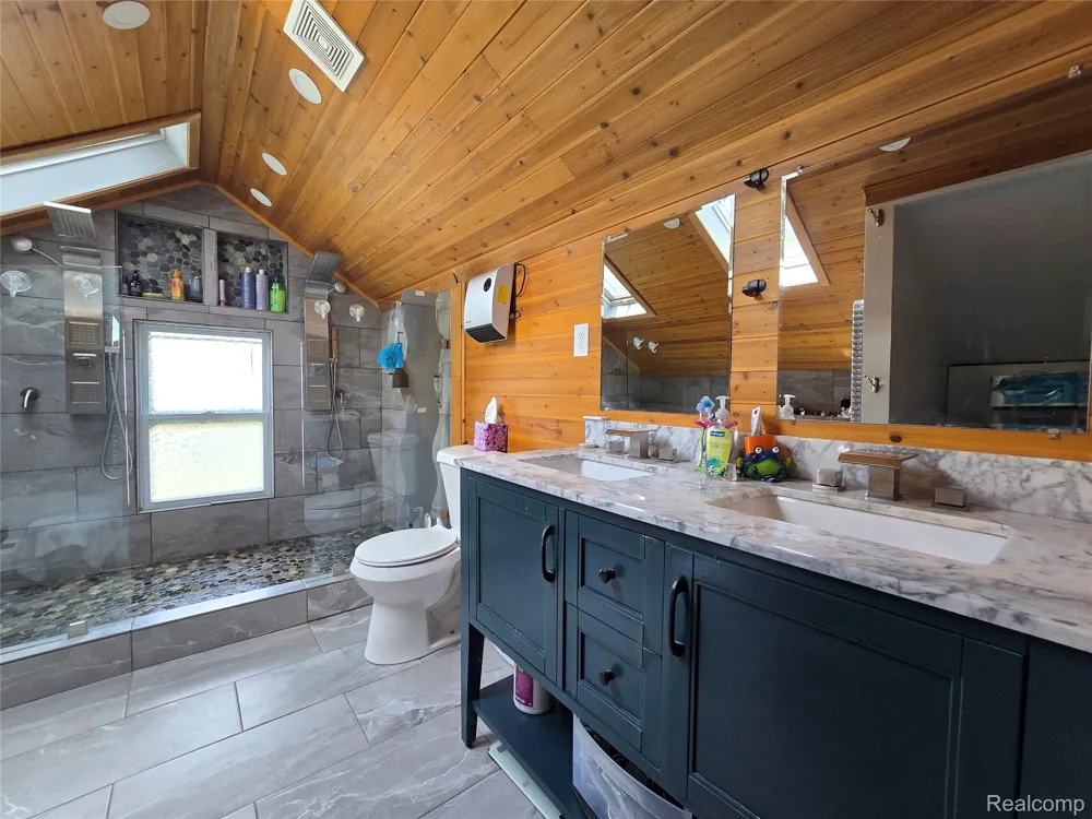 22911 Maple Avenue Farmington City, MI 48336