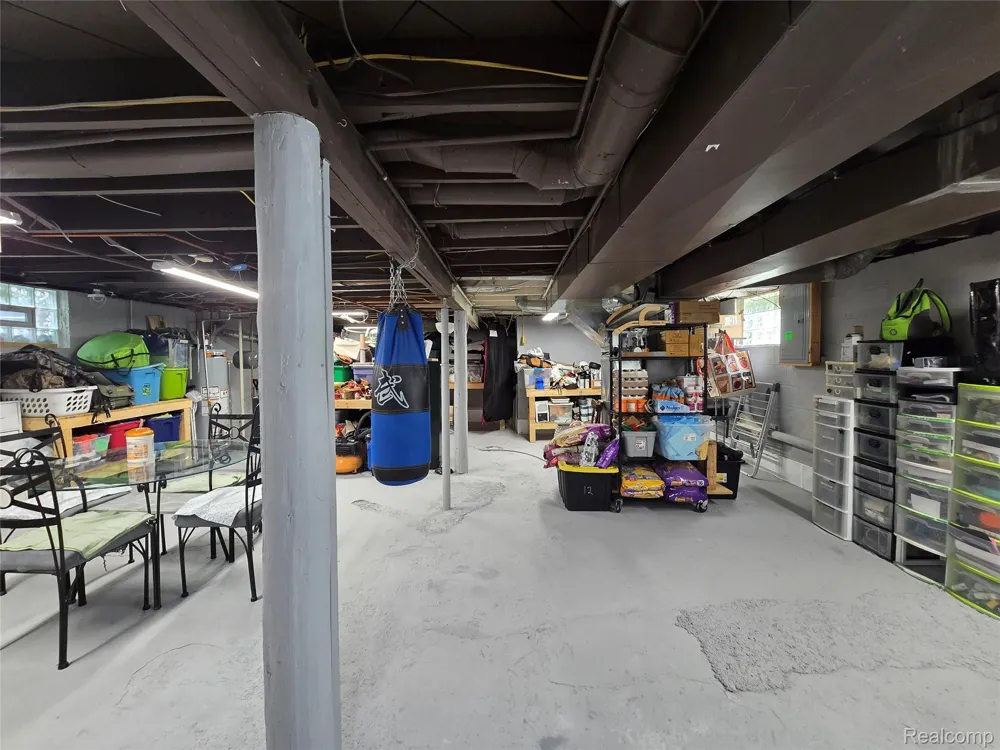 22911 Maple Avenue Farmington City, MI 48336