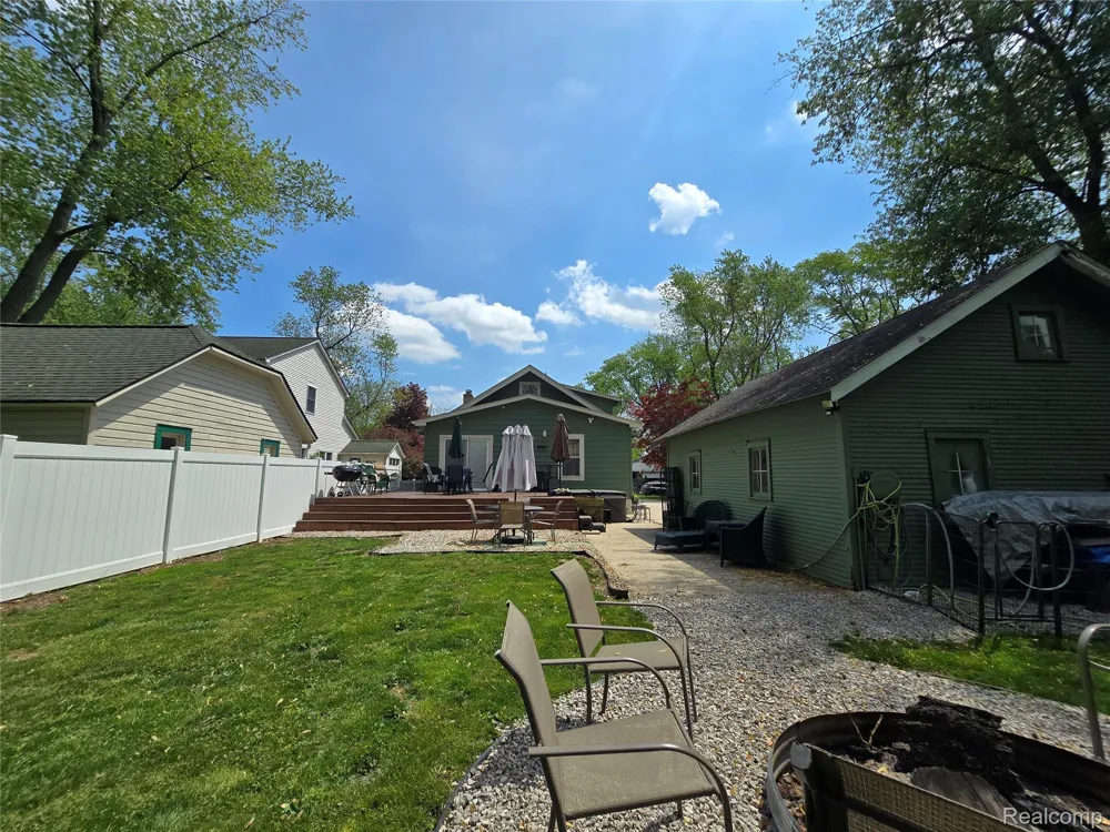22911 Maple Avenue Farmington City, MI 48336