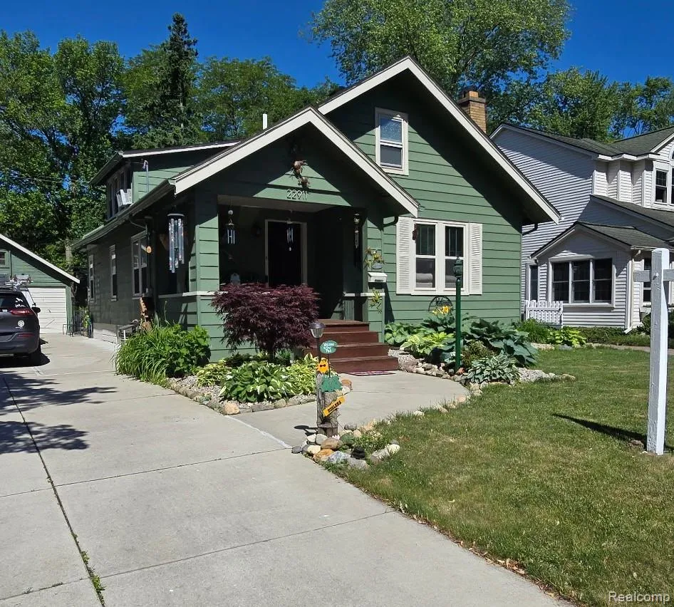 22911 Maple Avenue Farmington City, MI 48336