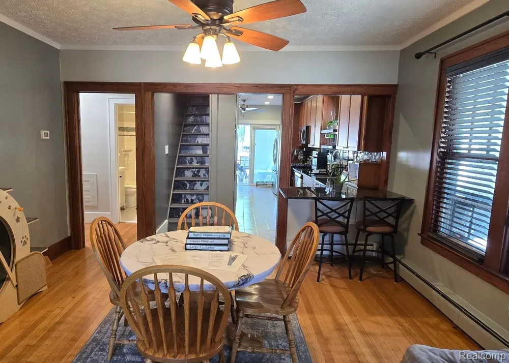 22911 Maple Avenue Farmington City, MI 48336