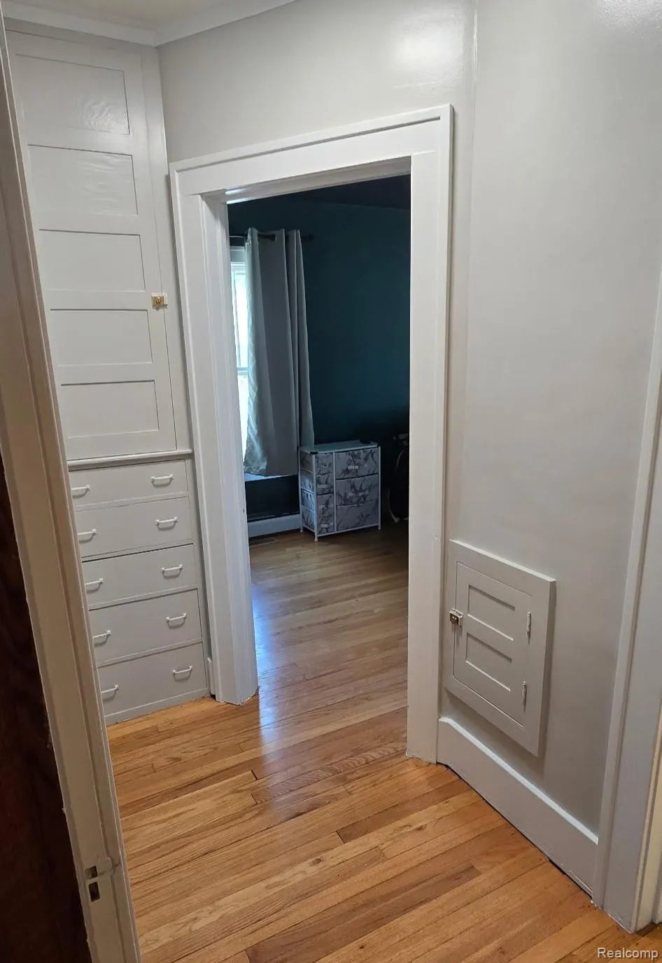 22911 Maple Avenue Farmington City, MI 48336