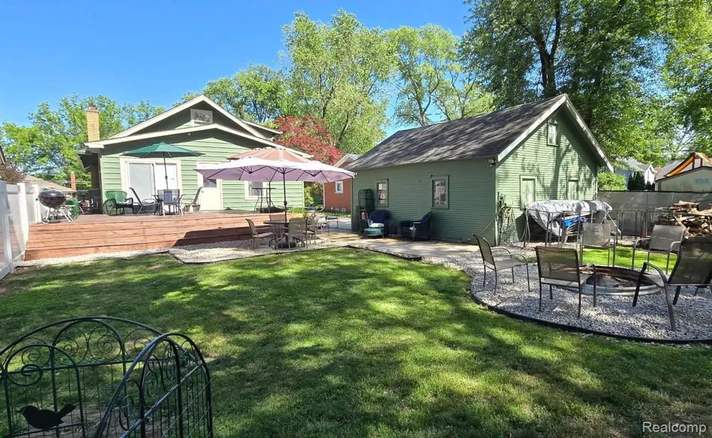 22911 Maple Avenue Farmington City, MI 48336