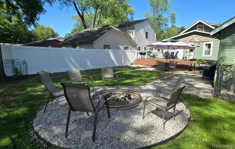 22911 Maple Avenue Farmington City, MI 48336