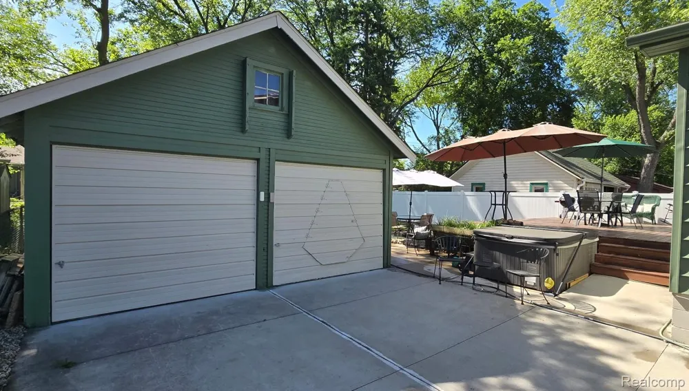 22911 Maple Avenue Farmington City, MI 48336
