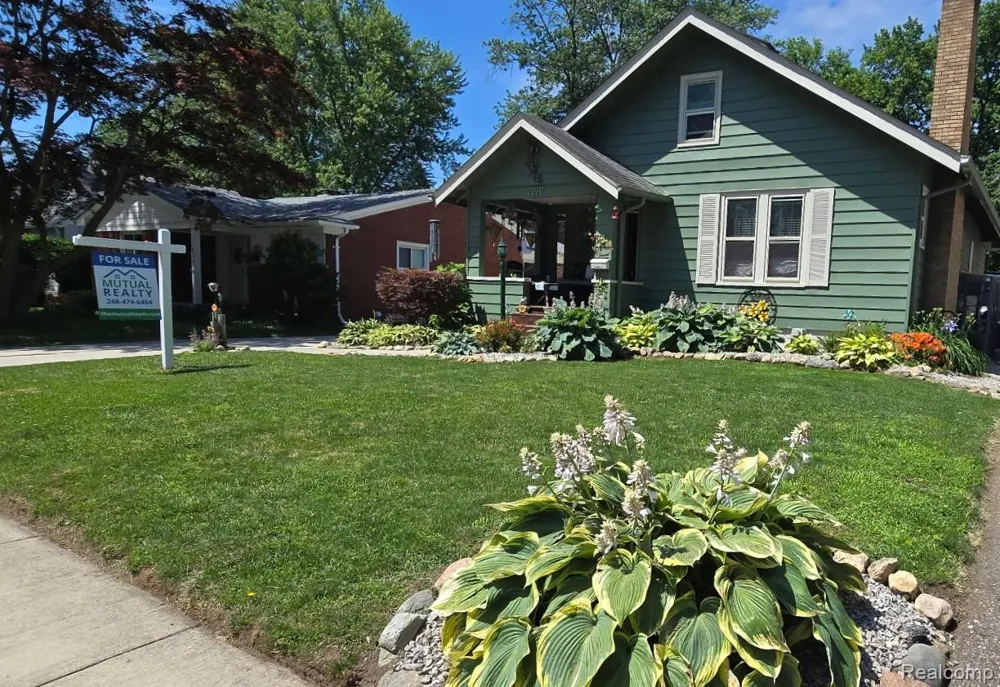 22911 Maple Avenue Farmington City, MI 48336