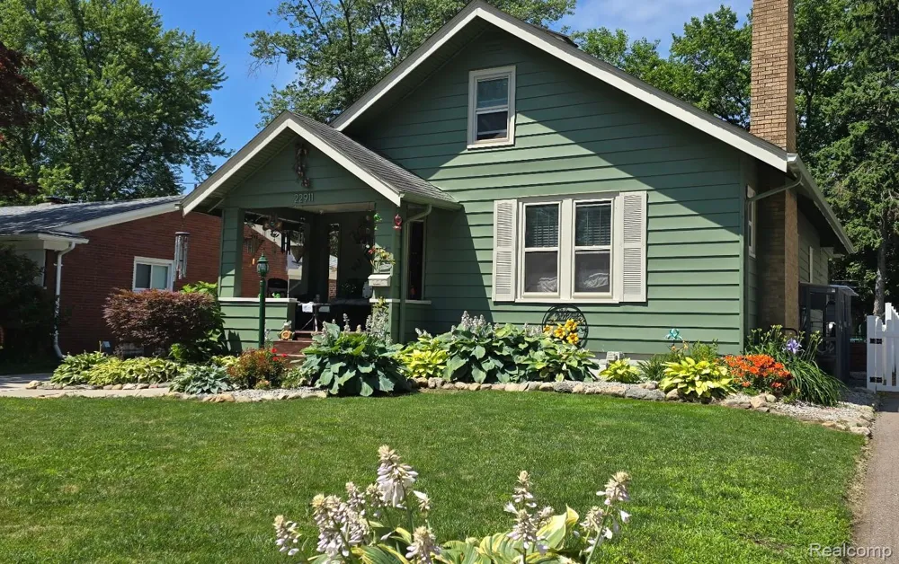 22911 Maple Avenue Farmington City, MI 48336