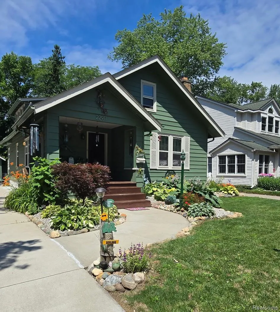 22911 Maple Avenue Farmington City, MI 48336