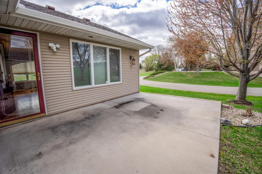 211 Valley View Drive SE Willmar, MN 56201