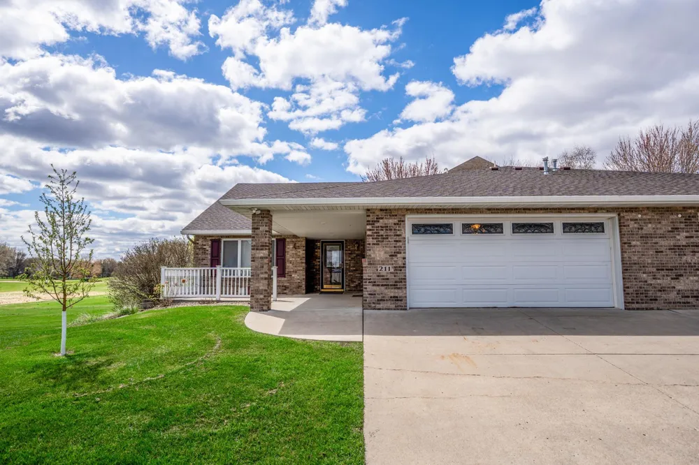 211 Valley View Drive SE Willmar, MN 56201