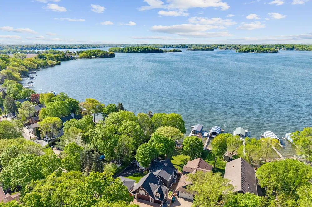 5325 Edsall Road Minnetrista, MN 55364