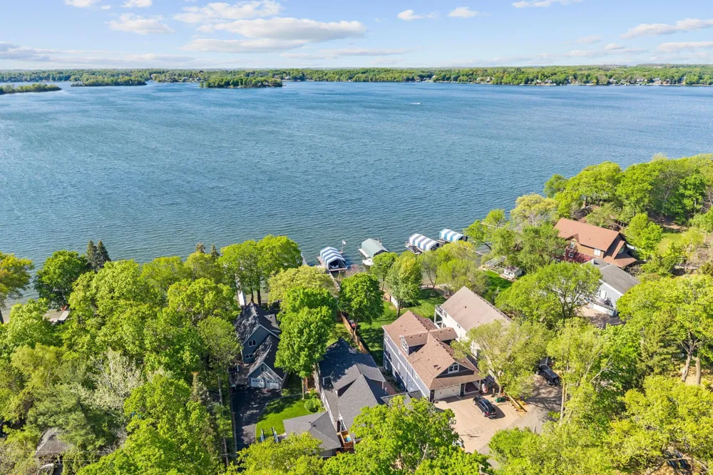 5325 Edsall Road Minnetrista, MN 55364