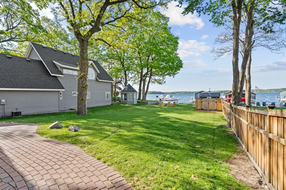 5325 Edsall Road Minnetrista, MN 55364