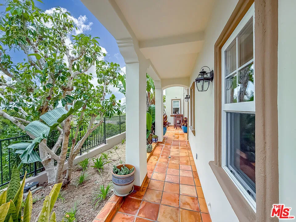 6416 Lunita Road #108 Malibu, CA 90265