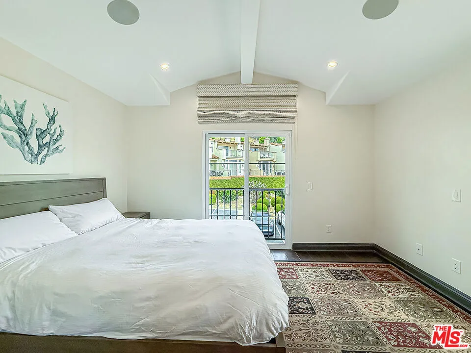6416 Lunita Road #108 Malibu, CA 90265