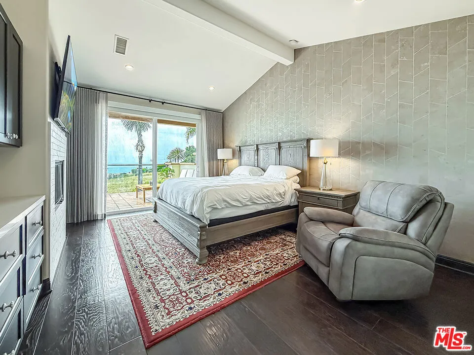 6416 Lunita Road #108 Malibu, CA 90265
