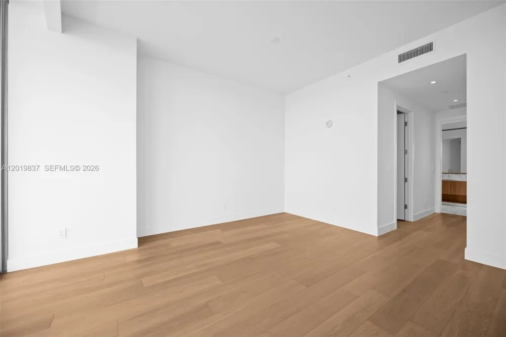 175 SE 25 Rd #801 Miami, FL 33129