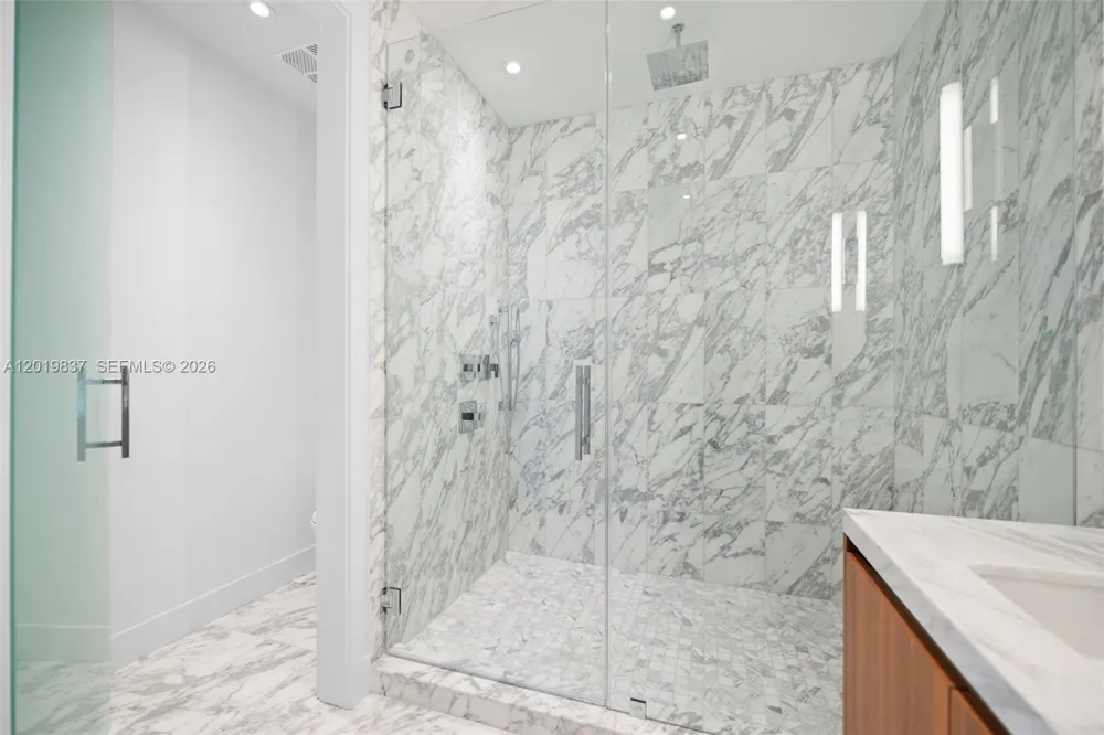 175 SE 25 Rd #801 Miami, FL 33129