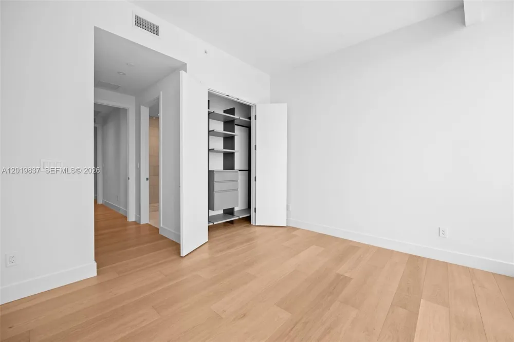 175 SE 25 Rd #801 Miami, FL 33129