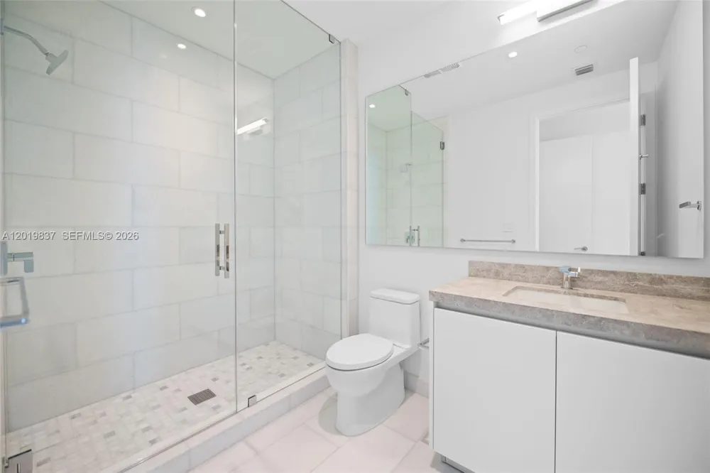 175 SE 25 Rd #801 Miami, FL 33129