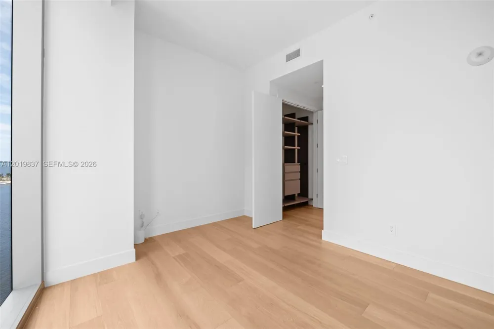 175 SE 25 Rd #801 Miami, FL 33129