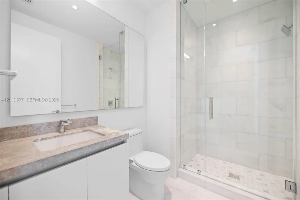 175 SE 25 Rd #801 Miami, FL 33129