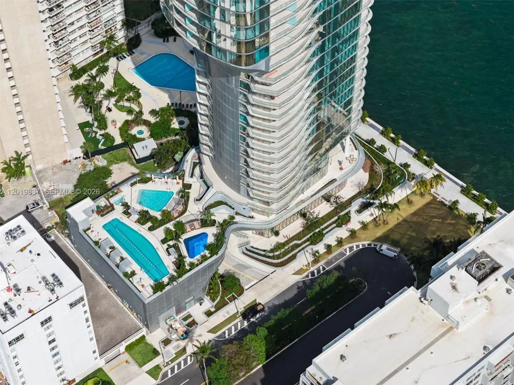 175 SE 25 Rd #801 Miami, FL 33129