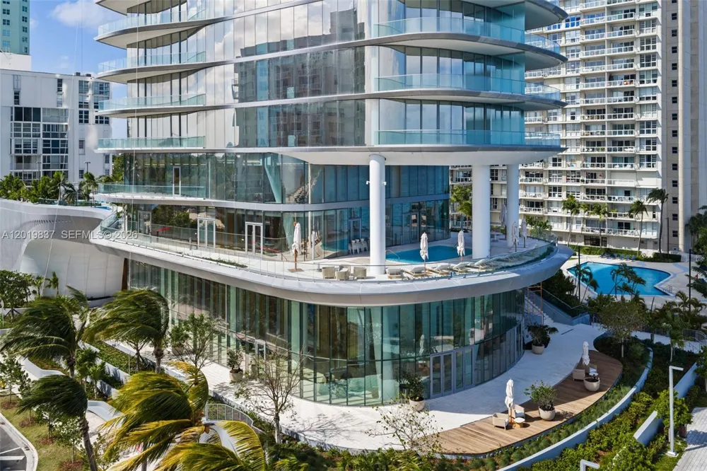 175 SE 25 Rd #801 Miami, FL 33129