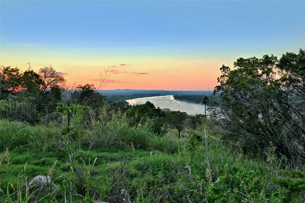 1711 W FM 2147 Marble Falls, TX 78654