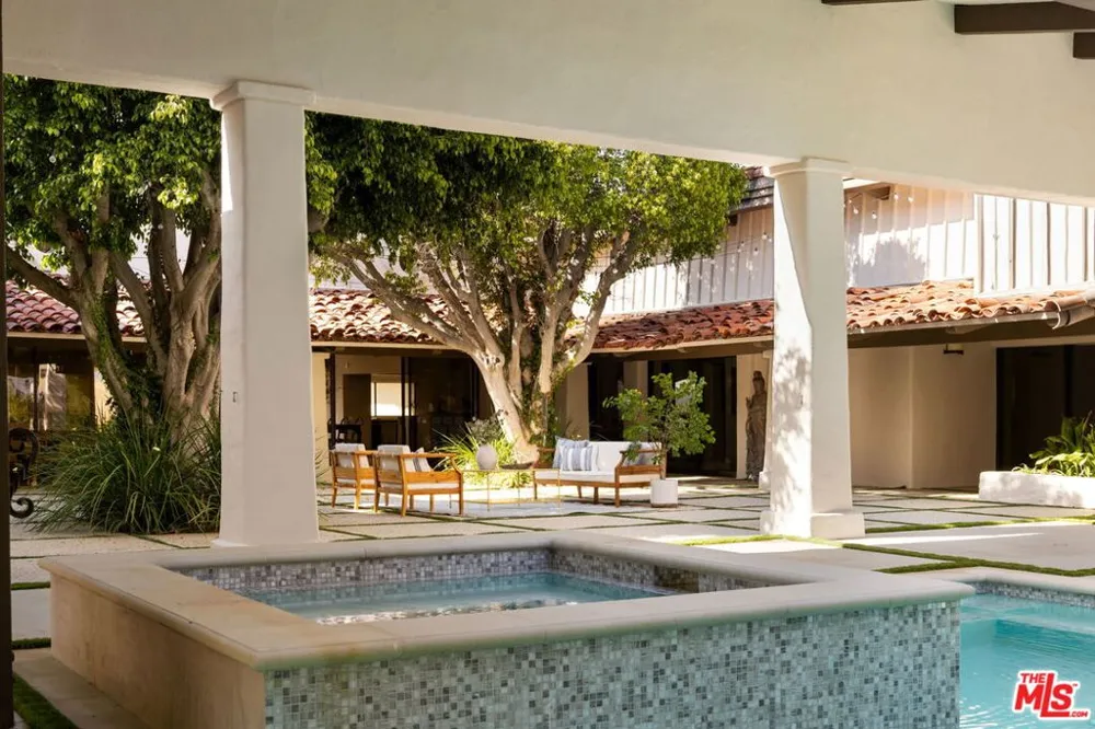 28611 Bamfield Drive Agoura Hills, CA 91301