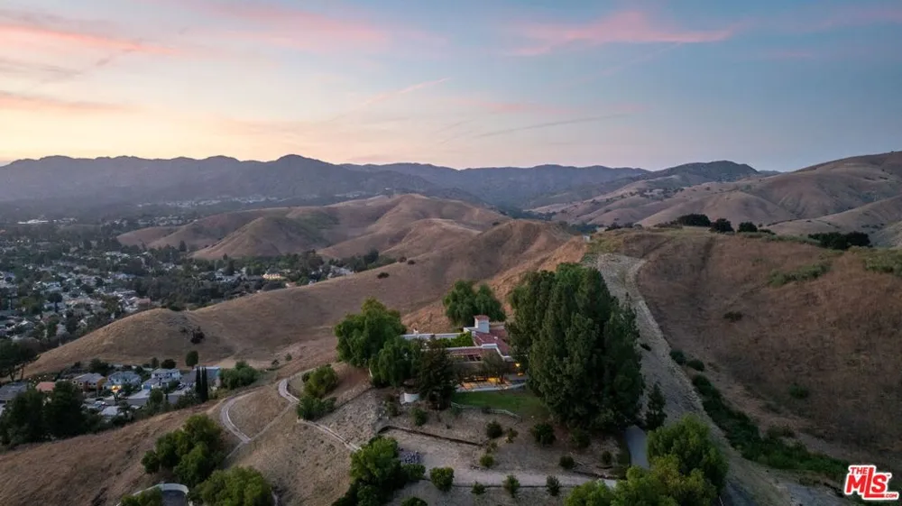 28611 Bamfield Drive Agoura Hills, CA 91301