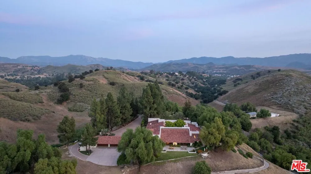 28611 Bamfield Drive Agoura Hills, CA 91301