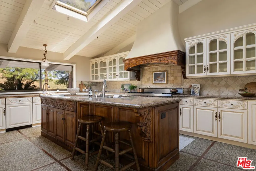 28611 Bamfield Drive Agoura Hills, CA 91301