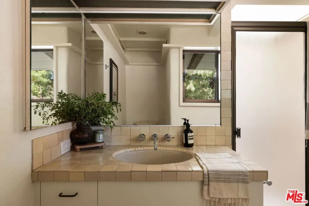 28611 Bamfield Drive Agoura Hills, CA 91301