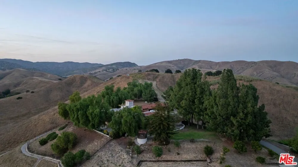 28611 Bamfield Drive Agoura Hills, CA 91301