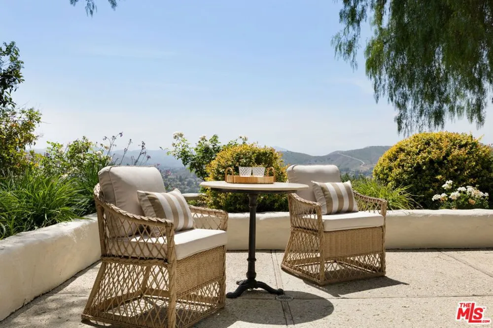 28611 Bamfield Drive Agoura Hills, CA 91301