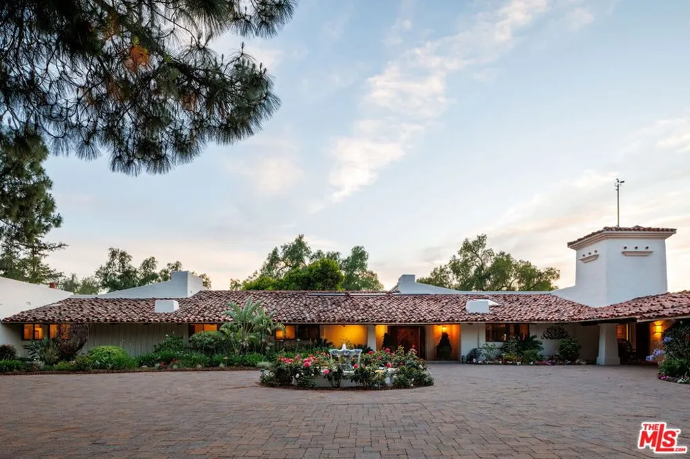 28611 Bamfield Drive Agoura Hills, CA 91301