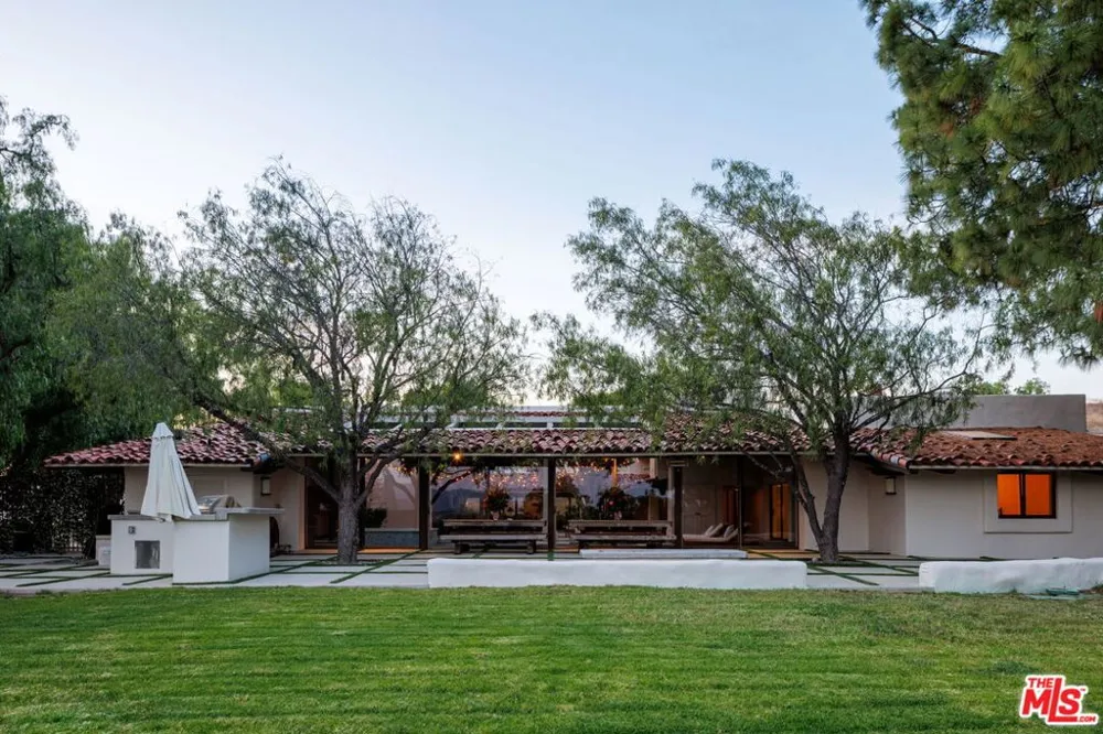 28611 Bamfield Drive Agoura Hills, CA 91301