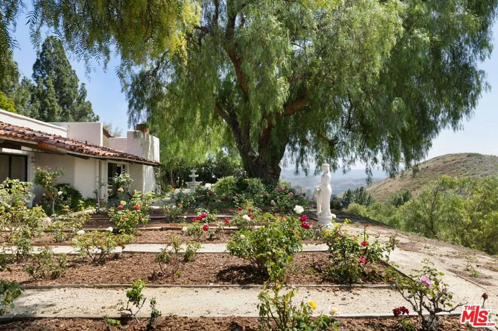 28611 Bamfield Drive Agoura Hills, CA 91301